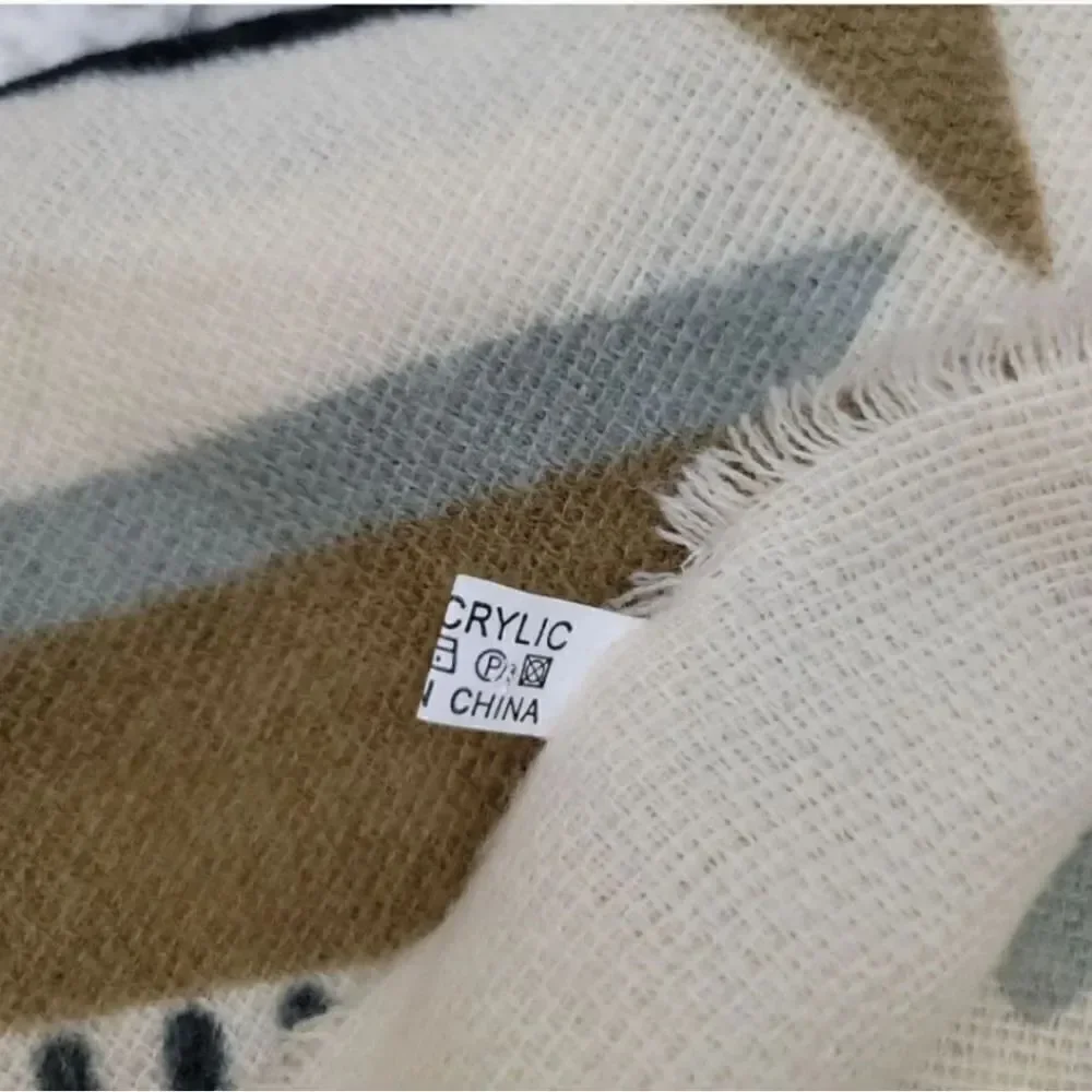 NEW City Skyline Womens Oversized Blanket Scarf in Neutral